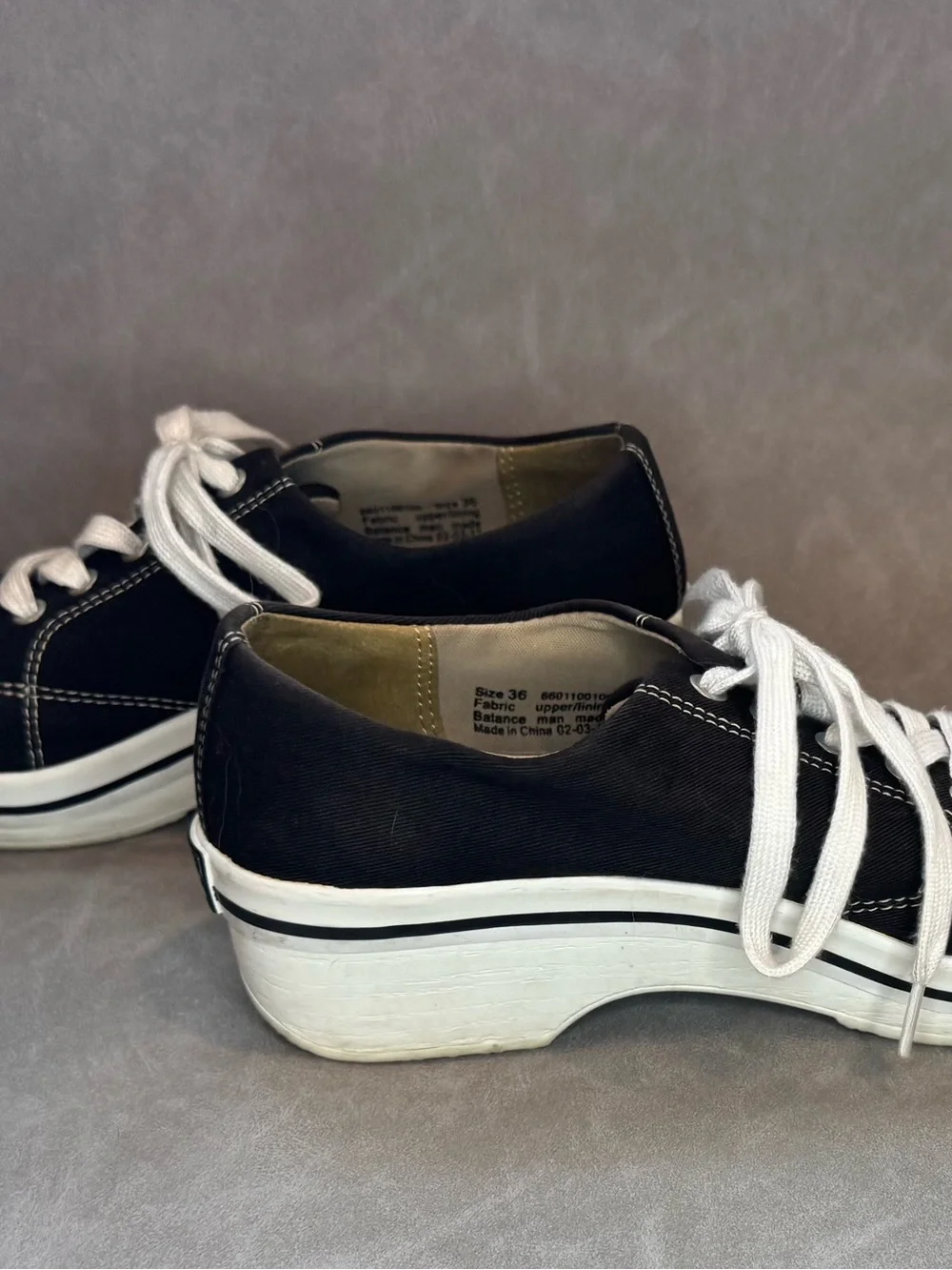 Dansko Black Canvas Lace-Up Slip Resistant Clogs Women’s EU 36 US 5.5-6